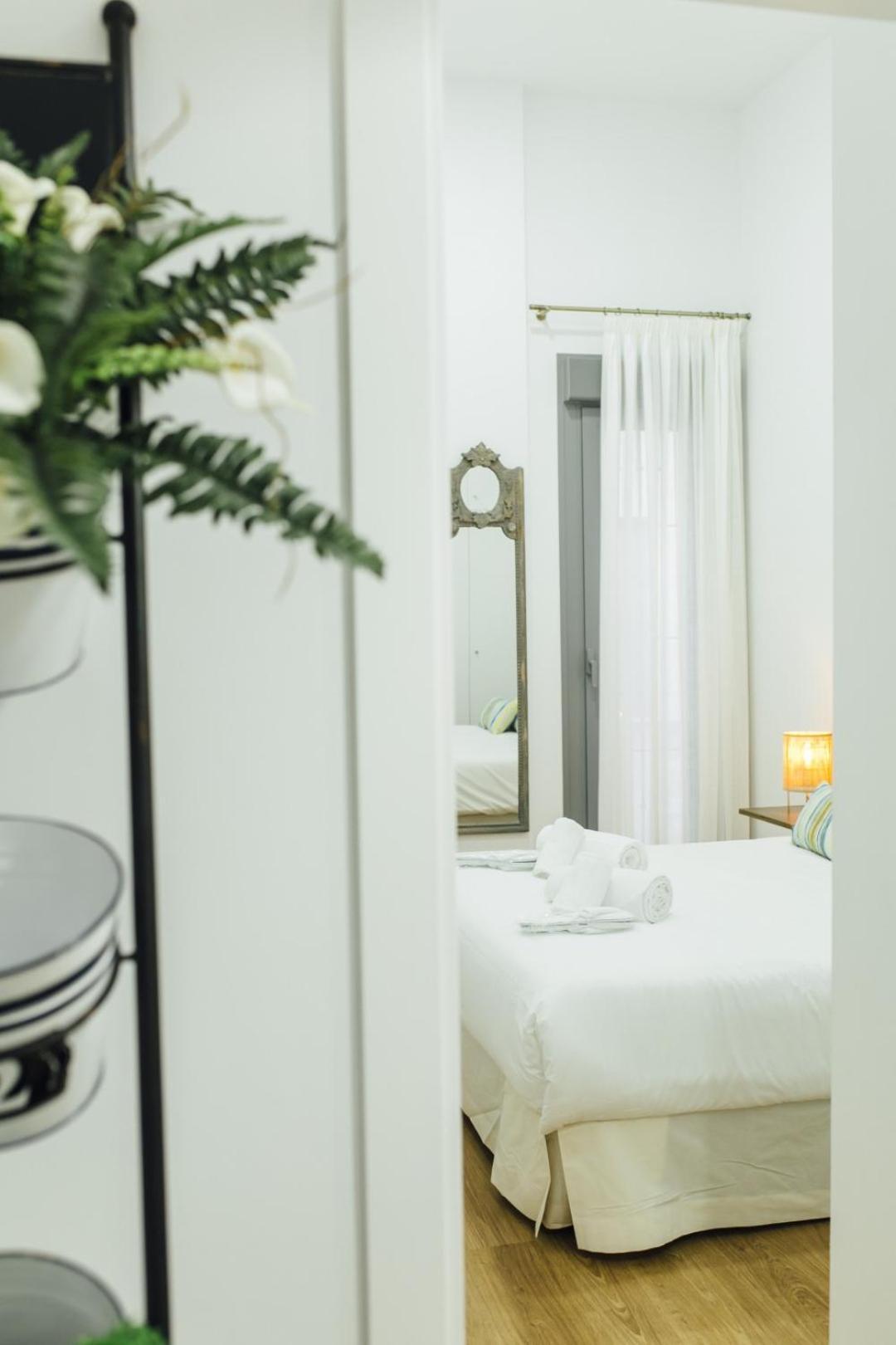 Modern With Seasonal Swimming Pool- 1bd 1bth- Goyeneta Siviglia